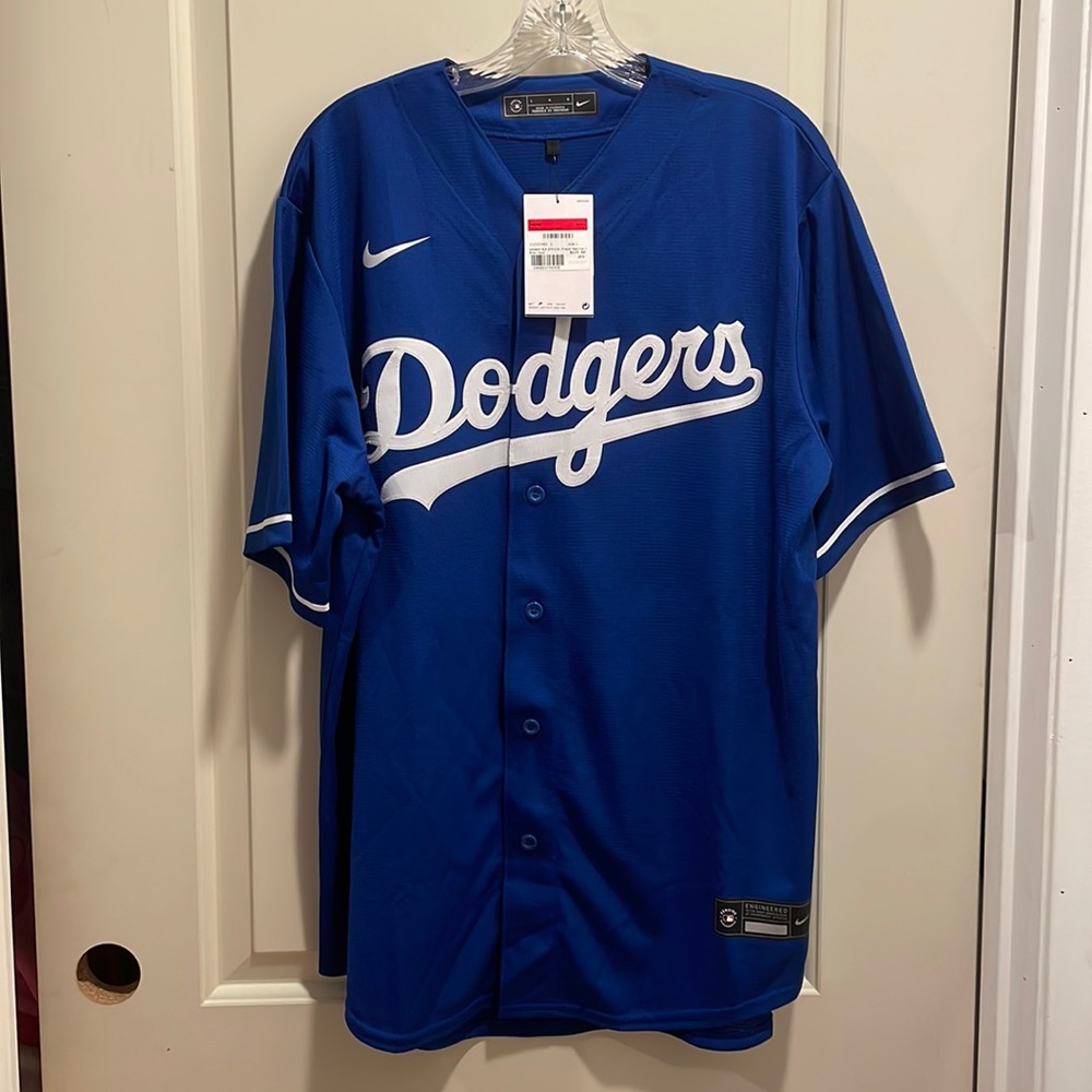 Dodgers men’s Mookie Betts jersey. Size L. New with tags.